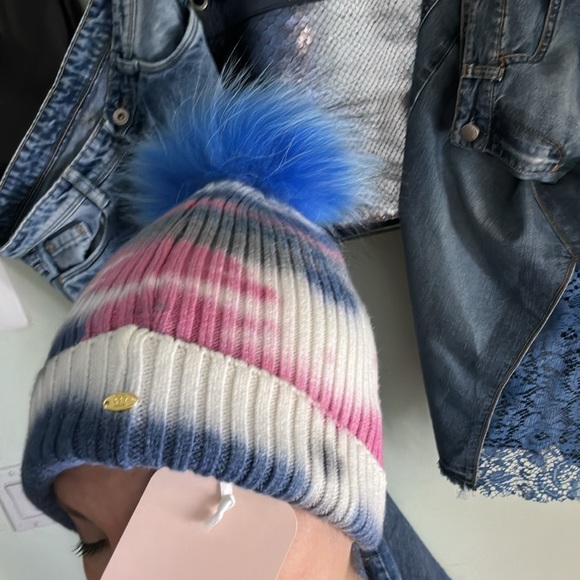 Lemonwood Toque with Pom Pom - Picture 14 of 14